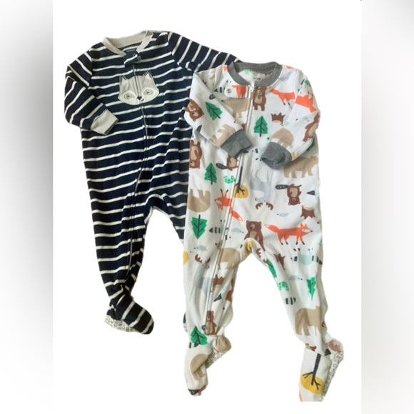 2/15$• Pair of animal themed footies• Carter’s• 9 months - Picture 1 of 5